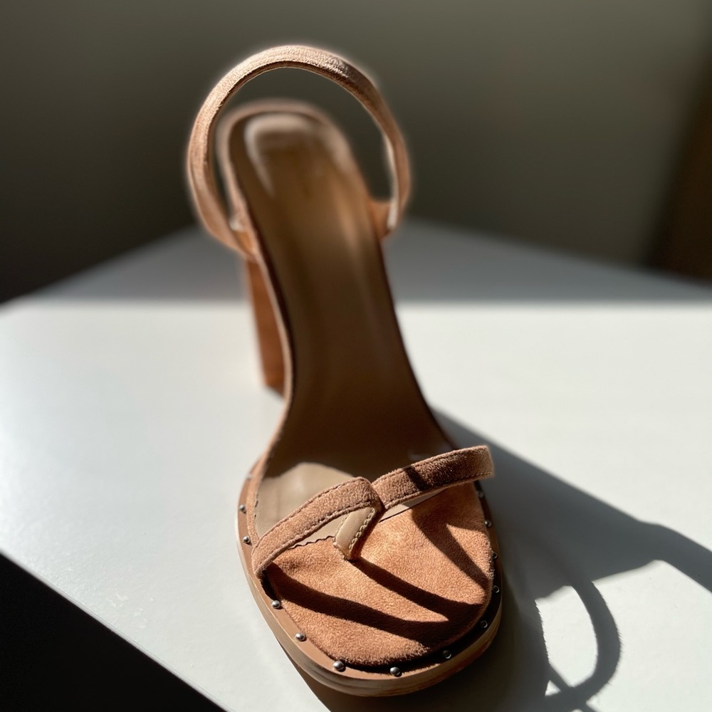 Heels - Picture 5 of 8